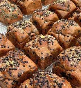 Bánh mì hoa cúc socola mix vỏ cam